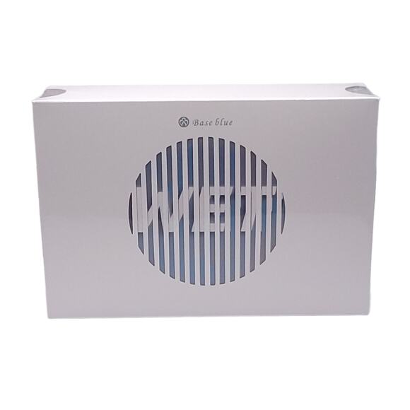 Baseblue Cosmetics Dry and Wet Dual Action Facial Cleansing Wipes - Picture 2 of 5